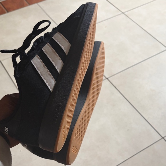 adidas suede with bubble gum sole - Picture 5 of 6
